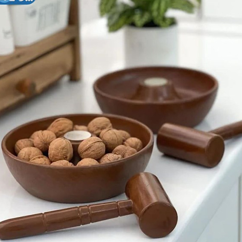 ظرف گردوشکن به همراه چکش طرح چوب